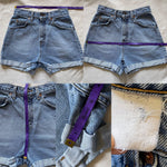 Vintage 90’s 37954 Levi’s Cuffed Shorts “27 “26